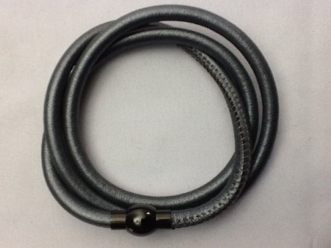 Armbnd i lder Gr med magnetls.